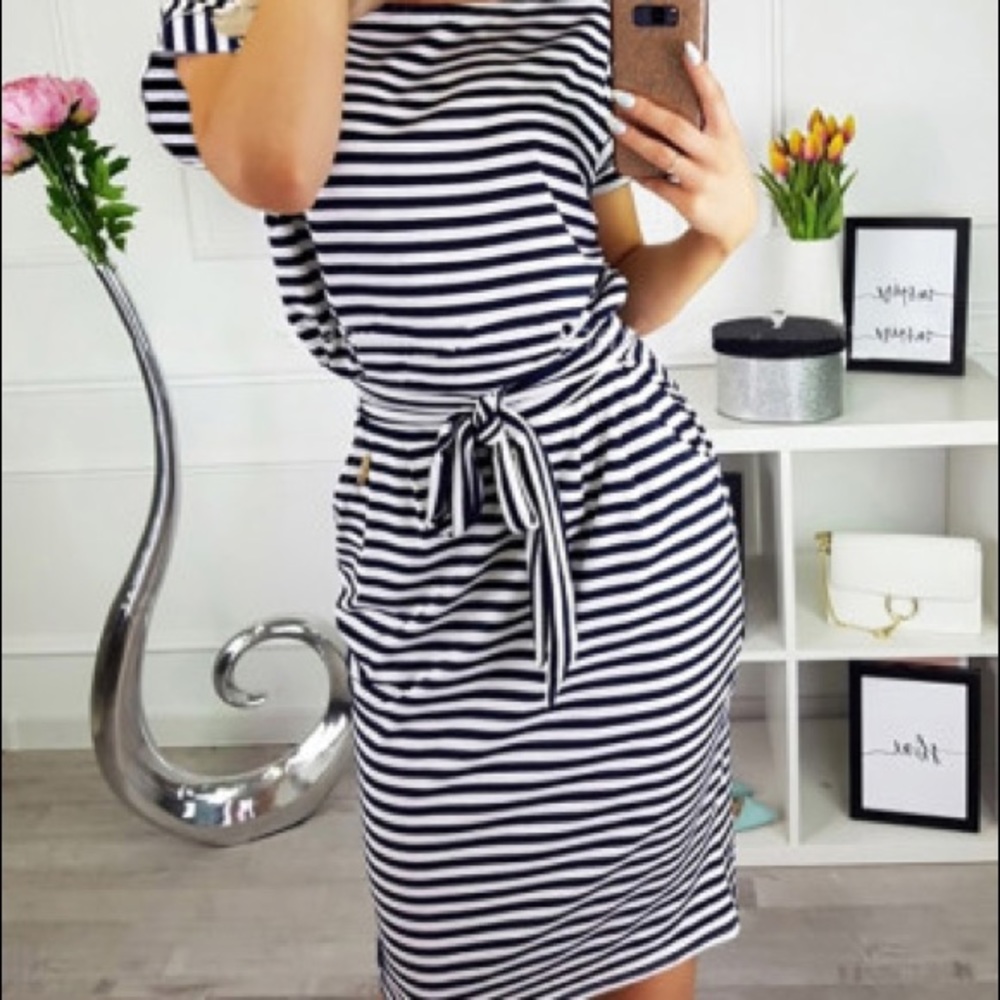 Dress - Picture 8 of 11